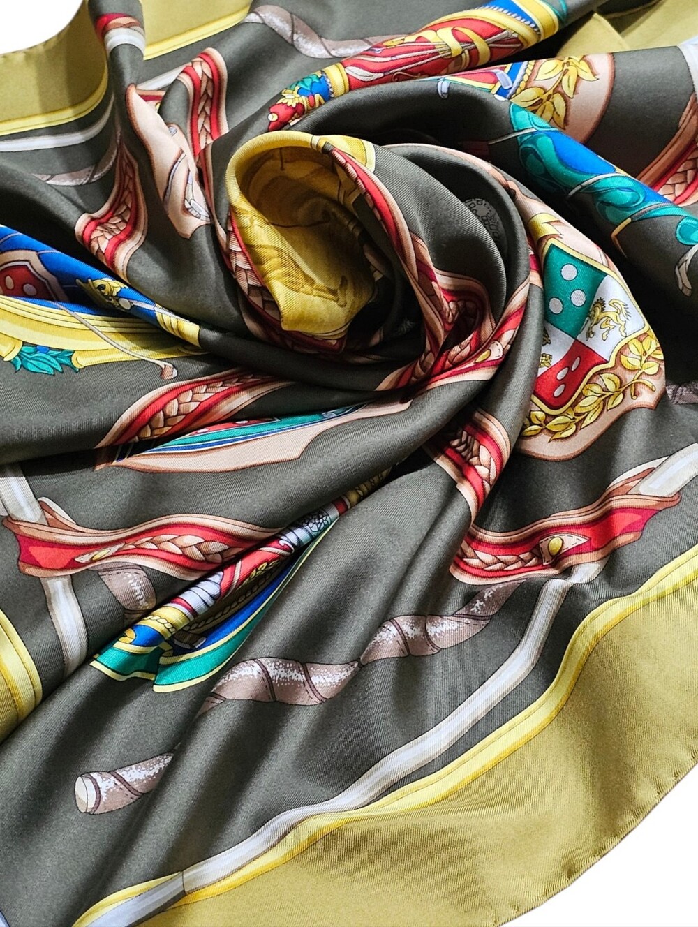 GUCCI SCARF - Picture 12 of 16